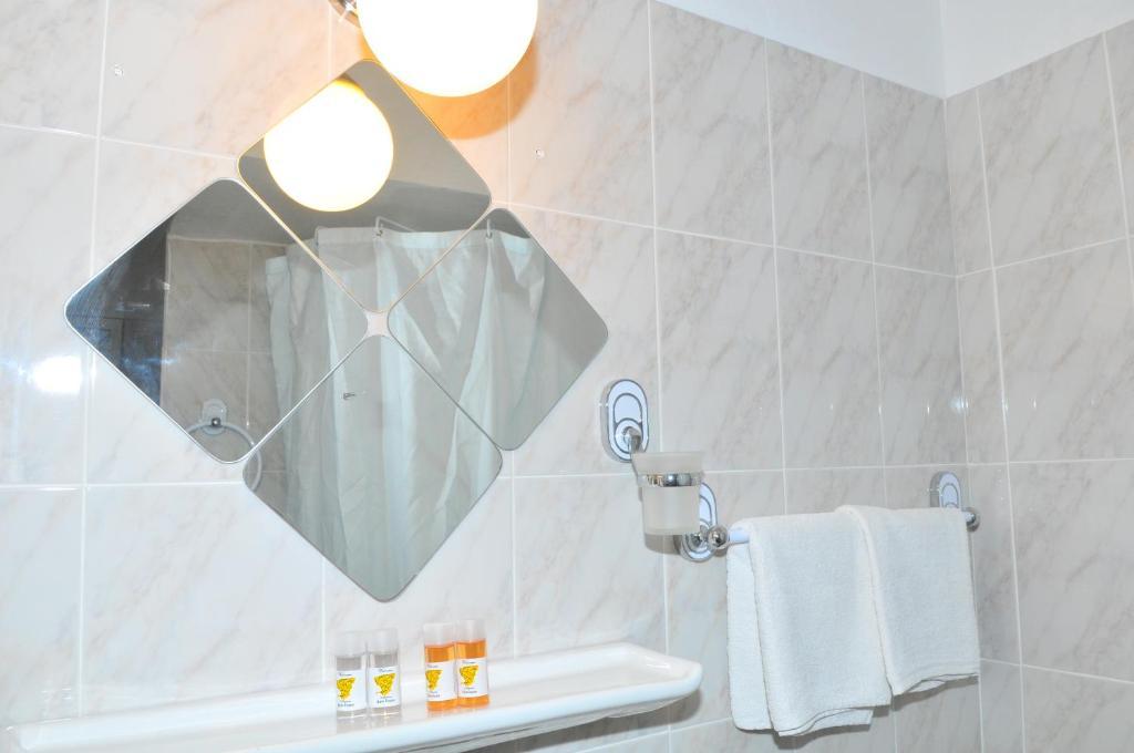 Oasis Hotel Theodoros & Litsa Galaris Agia Marina  Экстерьер фото