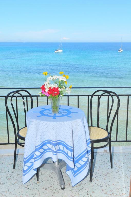 Oasis Hotel Theodoros & Litsa Galaris Agia Marina  Экстерьер фото